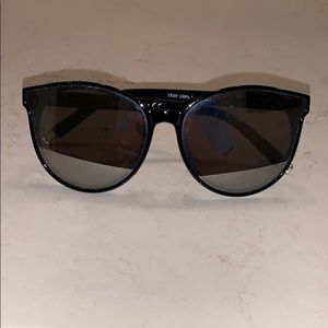 Cat-eyed sunglasses